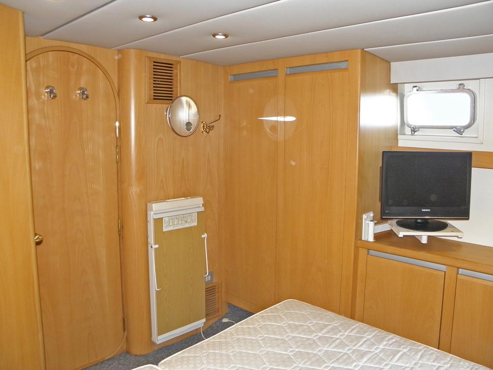 Aft cabin, Accommodation